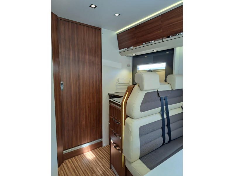 Adria Sonic Plus 700 SBC E & P Levelsysteem  foto: 17