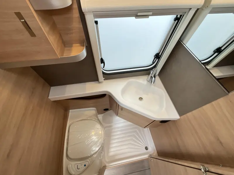 Knaus Sudwind Black Selection 500 EU ENKELE BEDDEN-VLOERVERW  foto: 12