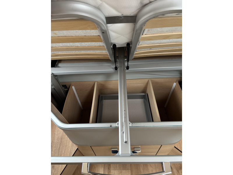 Hymer B ML I 790 Mercedes + Queen bed photo: 8
