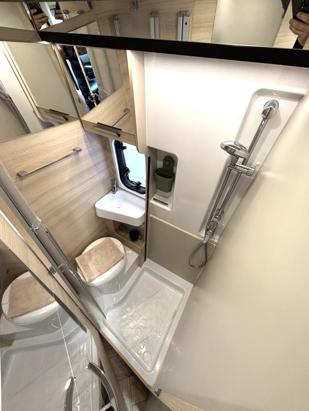Chausson Sport Line 690 9-SPEED AUTOMATIC LIFT BED FIAT 8 180HP photo: 11