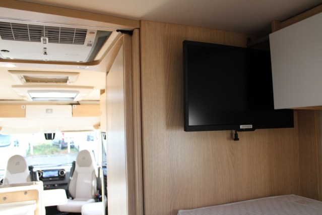 Volledig luchtgeveerde Hymer B ML I 780 9 G Tronic Automaat 170 pk Mercedes 417 CDI (53  foto: 54