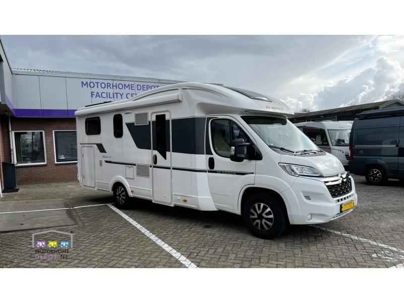 Adria Matrix M 670 SL Cama longitudinal y abatible foto: 1