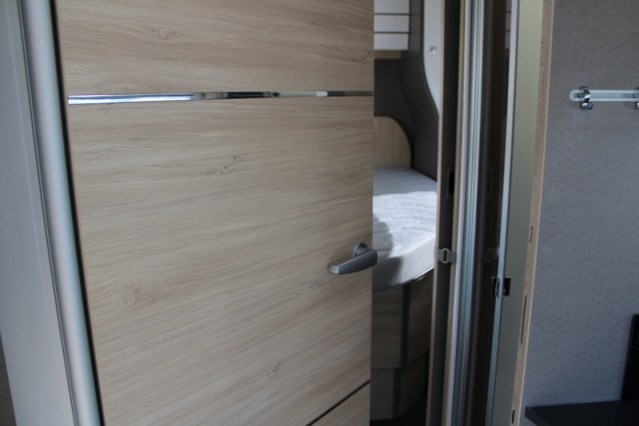 Challenger Graphite Vip Edition T 328 idem Chausson 788 AUTOM&Aacute;TICO Fiat 140 cv equipado con cama Queen y cama abatible 4 pers. (76 foto: 32