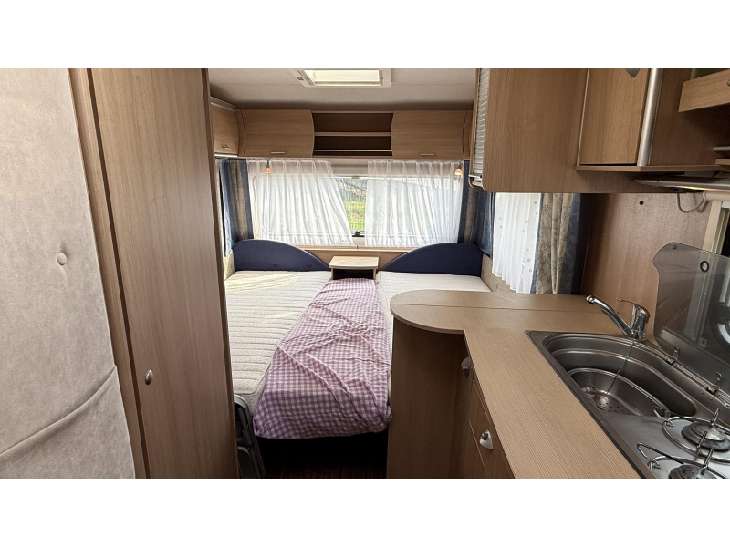 Bürstner Averso Fifty 500 TL enkele bedden rondzit  foto: 2