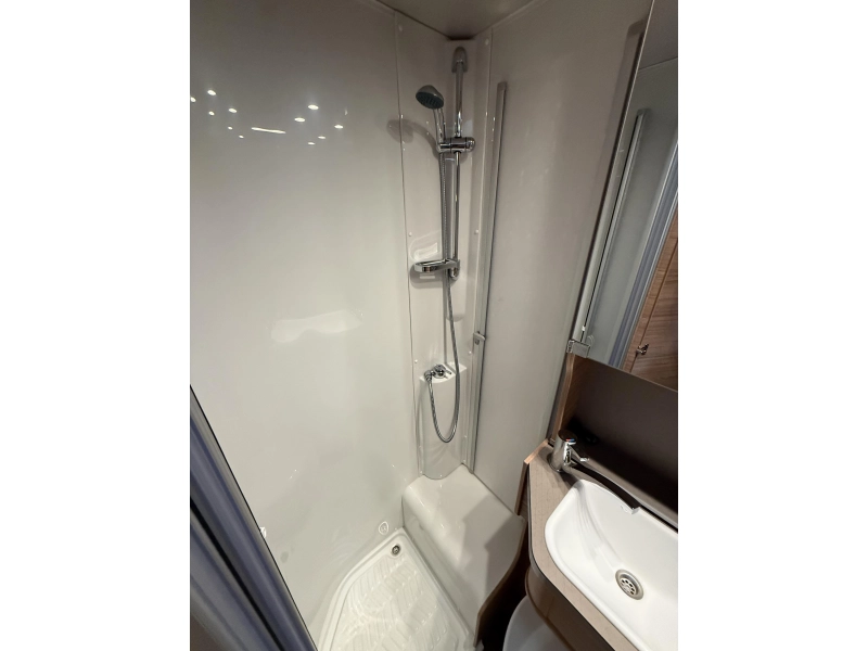 Weinsberg CaraCompact Pepper 600 MEG Enkele Bedden Airco 2024  foto: 19
