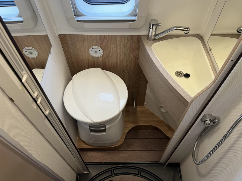 Knaus Boxstar Freeway 630 Camas longitudinales / opciones completas foto: 11