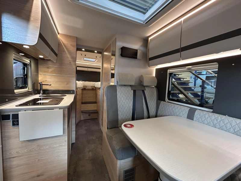 Dethleffs Globebus I 6 Compact Integrated Camper photo: 1