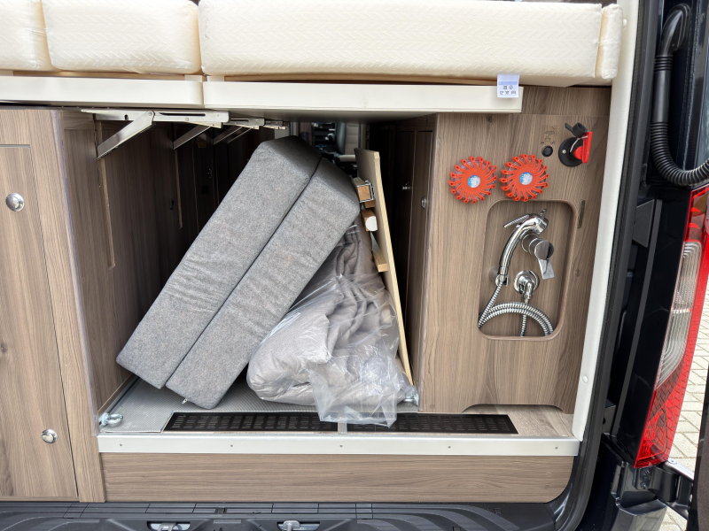 Kabe Travel Master Van 4x4 Enkele bedden  foto: 5