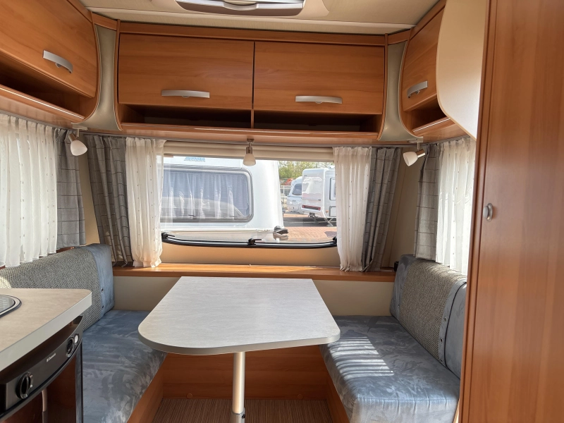 Eriba Nova Light 465 toldo mover puerta mosquitera foto: 1