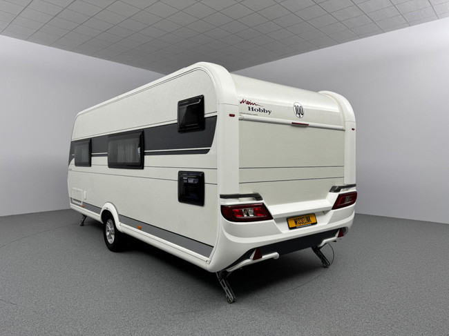 Hobby De Luxe 560 KMFe Stapelbed NIEUWE Mover INCL. STALLING foto: 2