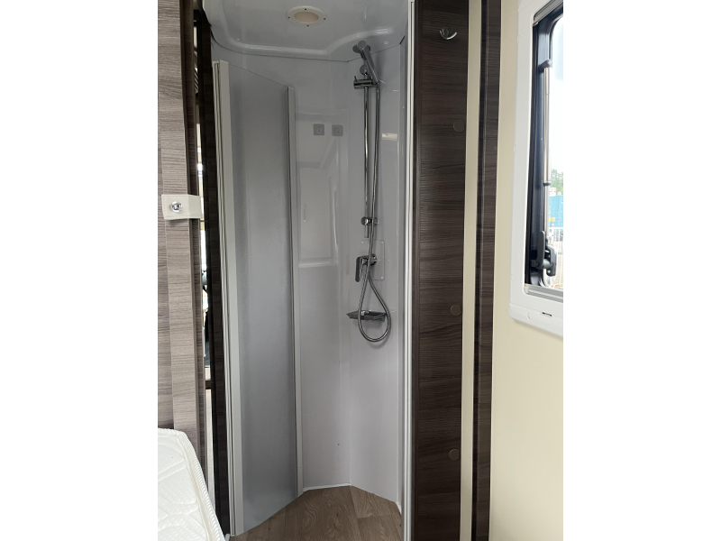 McLouis Carat 480 G -Queensbed-Levelsysteem Foto: 18