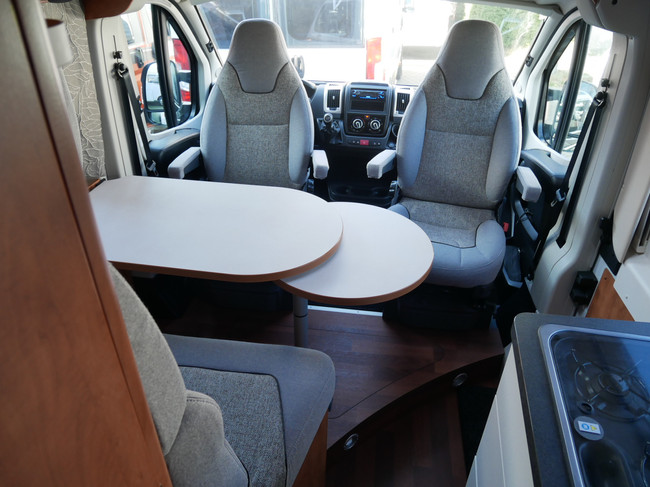 Carthago Malibu Van 600, 6 Meter Buscamper, Groot Bed!! foto: 8