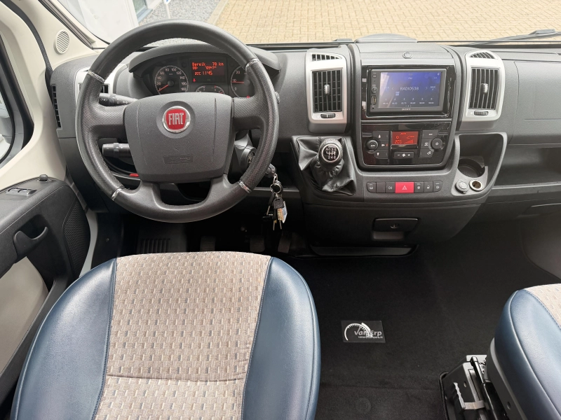 LMC Breezer V 646 G Fiat 130PK Lengtebedden  foto: 16