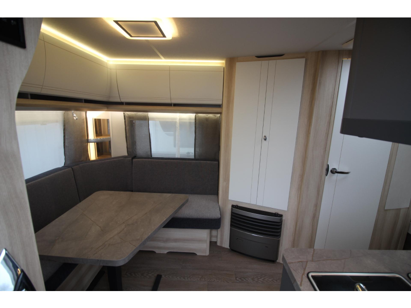Hobby De Luxe 495 UL &iexcl;Camas individuales y asiento redondo! foto: 5