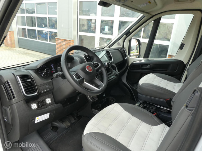 Sunlight Hymer Cliff 640 Adventure Edition Autom&aacute;tico foto: 8