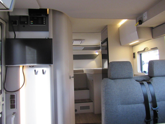 Hymer T585S Mercedes Aut.bj2022 Enkele Bedden+Hefbed 2xAirco foto: 11