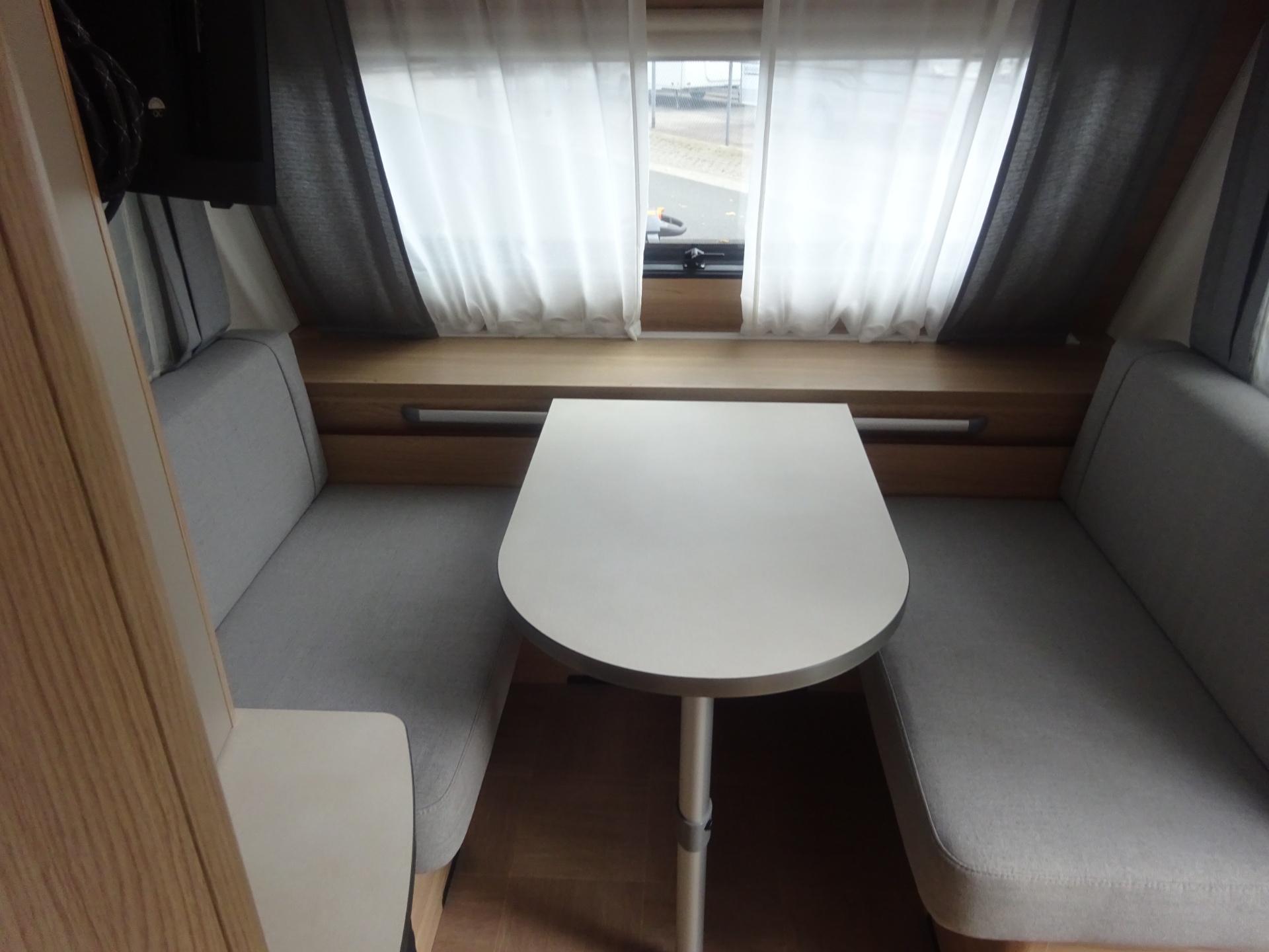 Lmc Sassino 460 LU Enkele Bedden/Vaste Luifel foto: 10