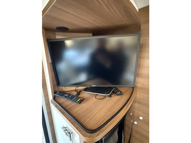 RAPIDO 896 F 160 PK face to face slechts 12.000 dkm Queensbed+hefbed luifel 2x tv camera grote garage dakairco Truma hordeur foto: 16