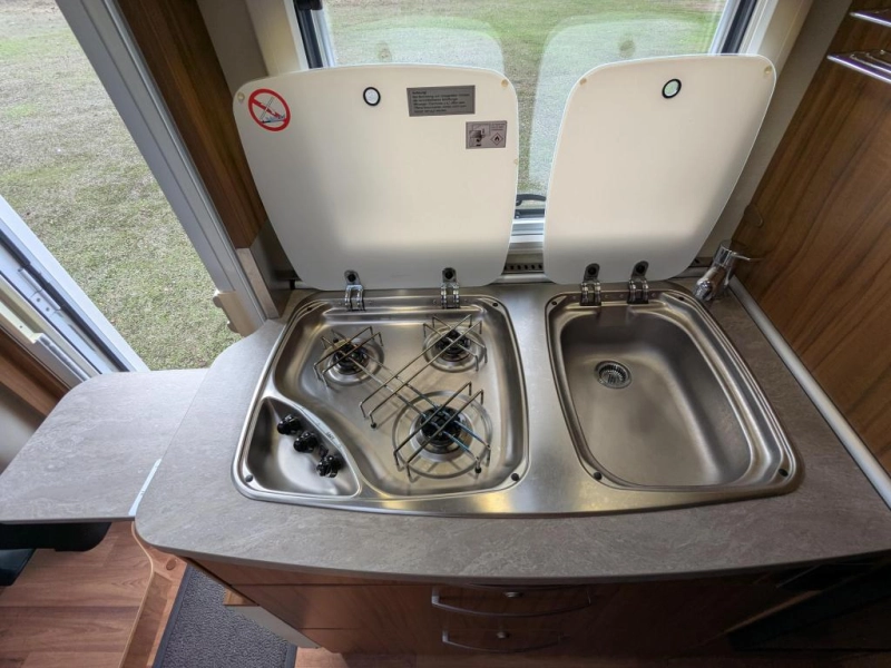 Hymer Exsis 474 T 474 lengte bed 25.000 km  foto: 11