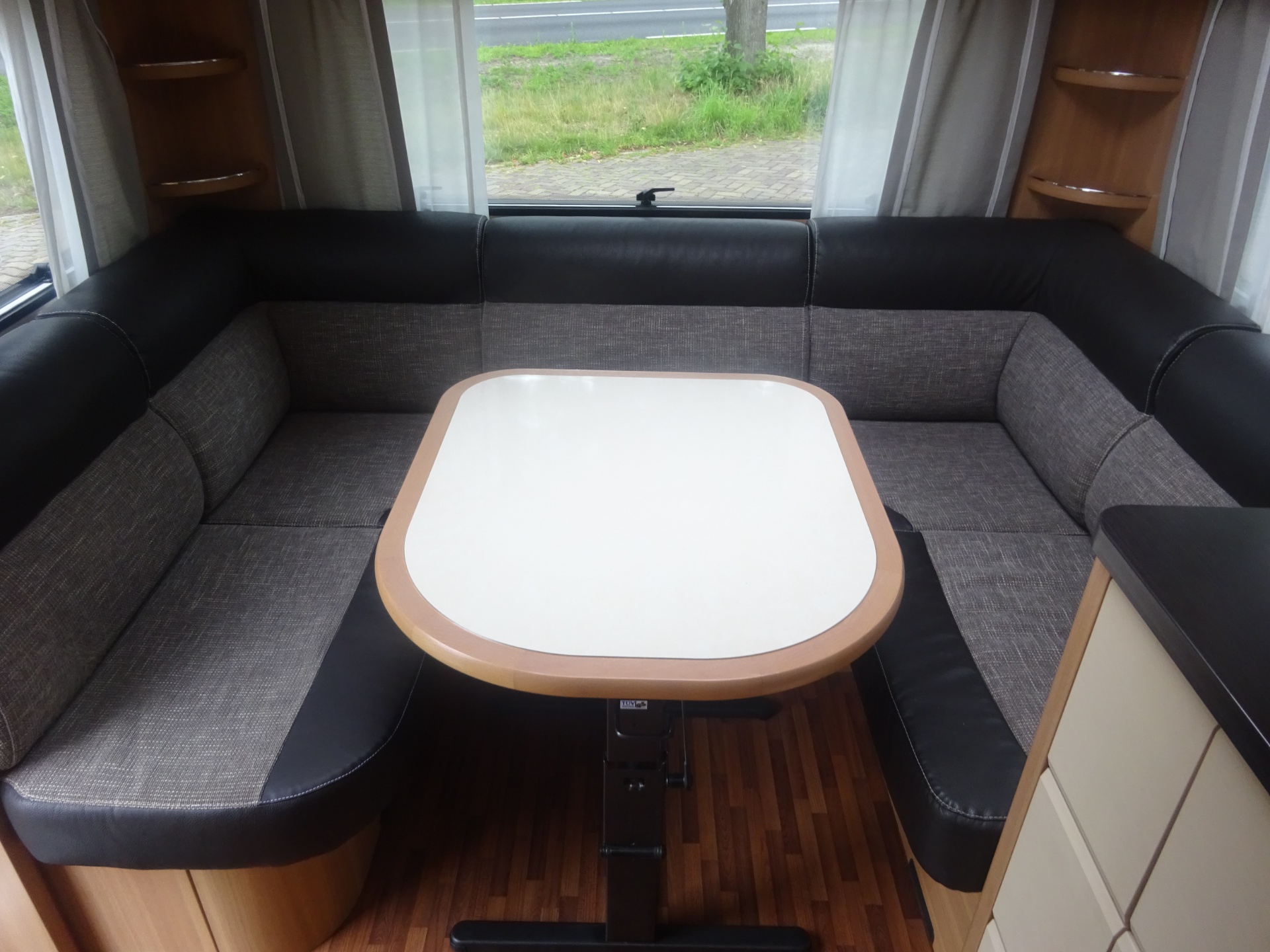 Lmc Passion 470D Met Frans Bed en Rondzit+Mover+Luifel foto: 12