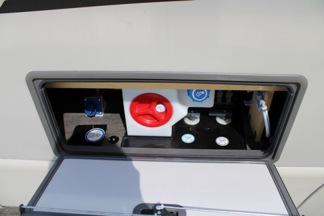 Zeer compacte Knaus Tourer VAN 500 LT Bulli AUTOMAAT voorzien van Face to Face salon (82  foto: 4