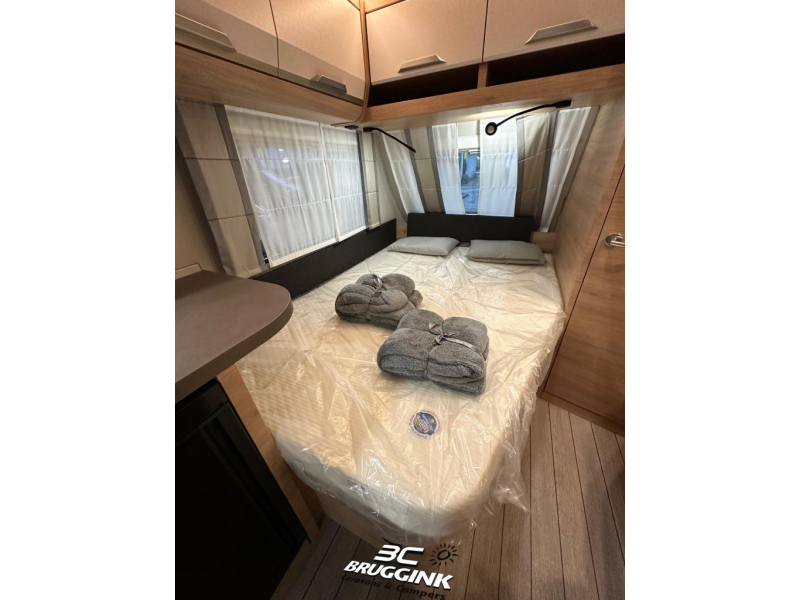 Knaus Sudwind 60 Years 450 FU FRANZ&Ouml;SISCHES BETT UND RUNDSITZ Foto: 4