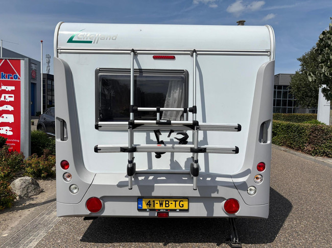 Eifelland Holiday 460 W614700 | 2 Enkele bedden | Mover volautomaat | Voortent met Luifel | Fietsendragers | 3-Pits gasfornuis foto: 5