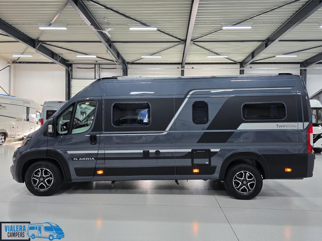 Adria Twin Supreme 640 SLB *Automaat 180pk* Lengtebedden foto: 19