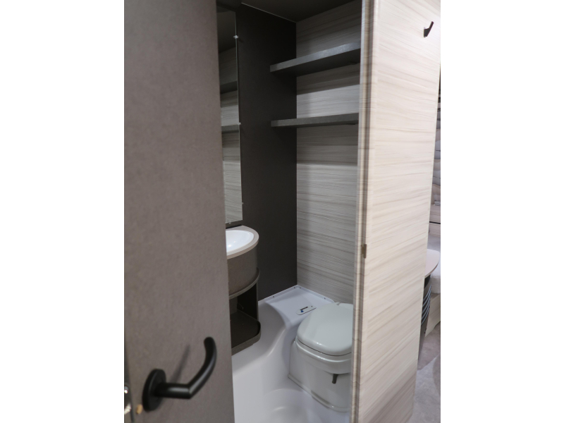 Dethleffs C'Joy 460 LE SINGLE BEDS, LIGHTWEIGHT photo: 14