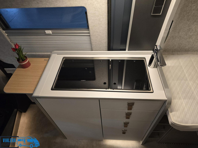 Hymer Yosemite 600 * Automaat* Lengtebedden*6-meter* foto: 12