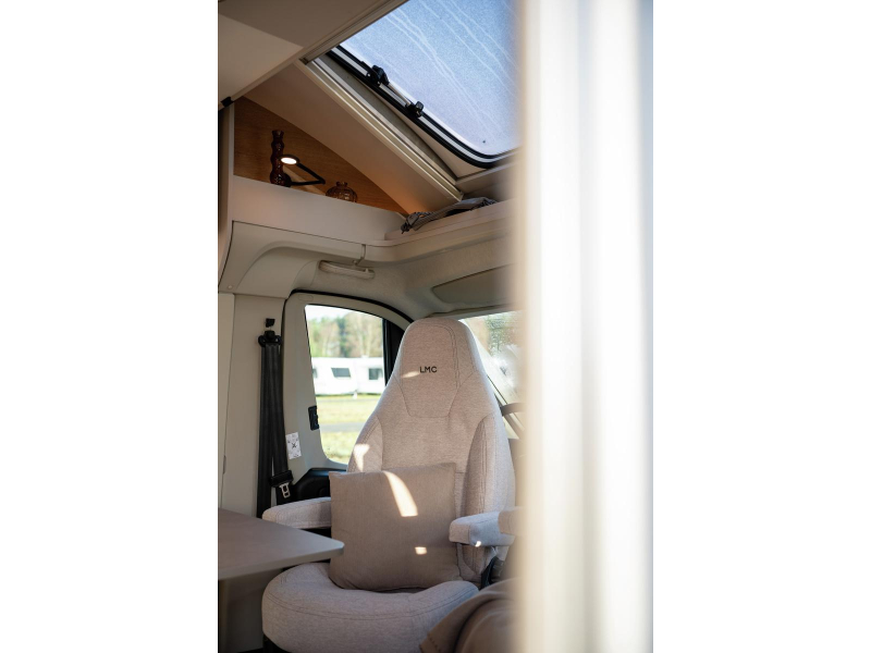 LMC Tracer 690EL modelo 2027 camas individuales foto: 12