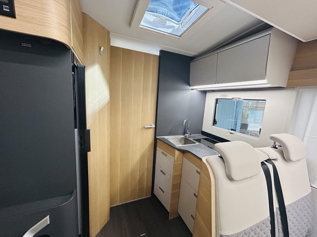 Adria MATRIX 670 SL Axess Camas separadas, suelo completamente plano, 5 plazas con cintur&oacute;n foto: 11