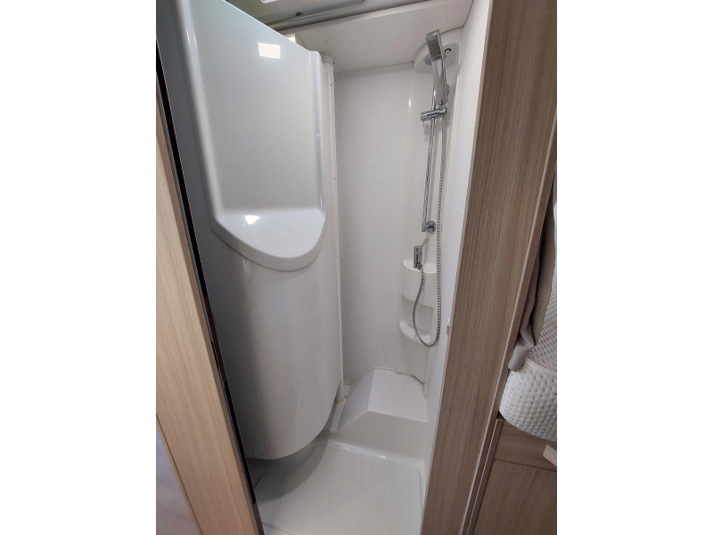 Adria Compact DL Lengtebedden face2face  foto: 20