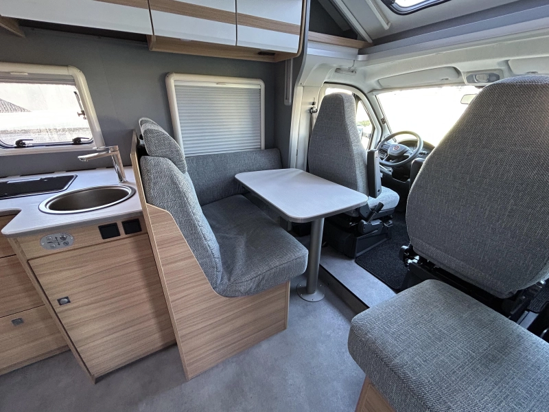 Dethleffs Just 90 T 6812 EB Lit relevable + Climatisation photo: 7