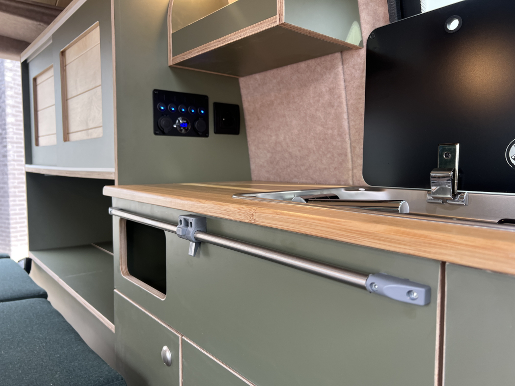 Volkswagen T6 Florida 2019 armeegr&uuml;n zweifarbig Foto: 5