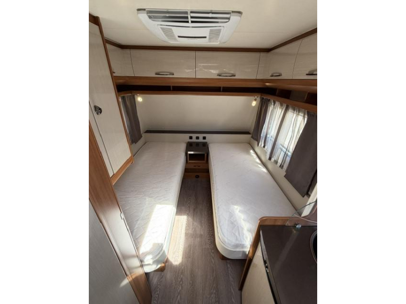 Hobby On Tour 470 UL AIrco Mover Voortent  foto: 16