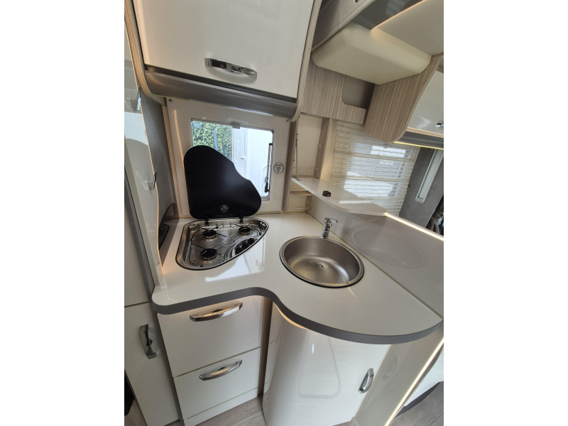 Elnagh T-Loft 450 Querbett und Hubbett Foto: 13