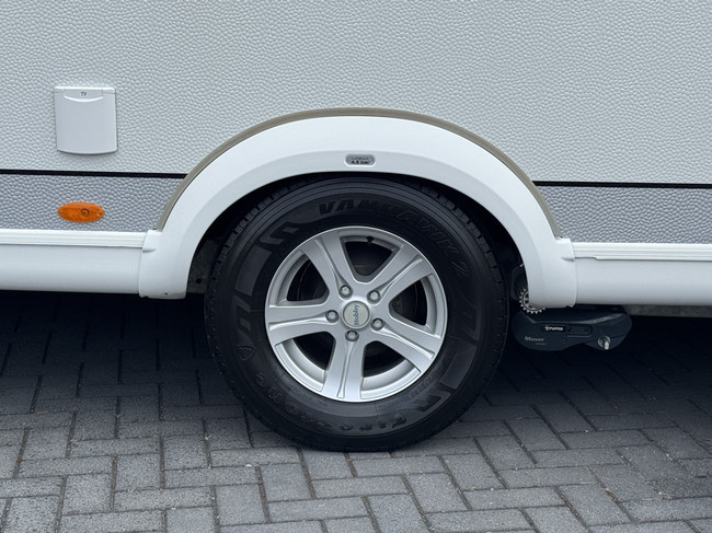 Hobby De Luxe 545 KMF mit ETAGENBETT UND GARAGE **6 Schlafpl&auml;tze/Truma Mover/1. Besitzer/Truma/Leichtmetallfelgen/Sehr gepflegter Wohnwagen** Foto: 19