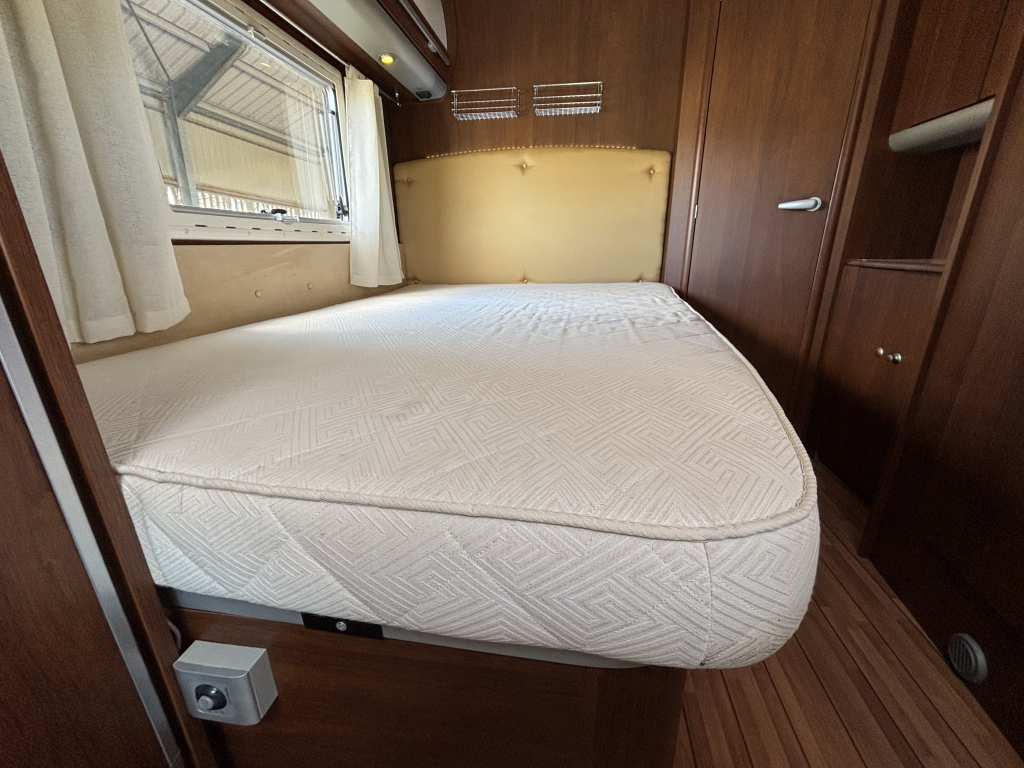 ELNAGH Prince 590L - 2011 - Luxe halfintegraal - 86.000km  Prince 590L foto: 8