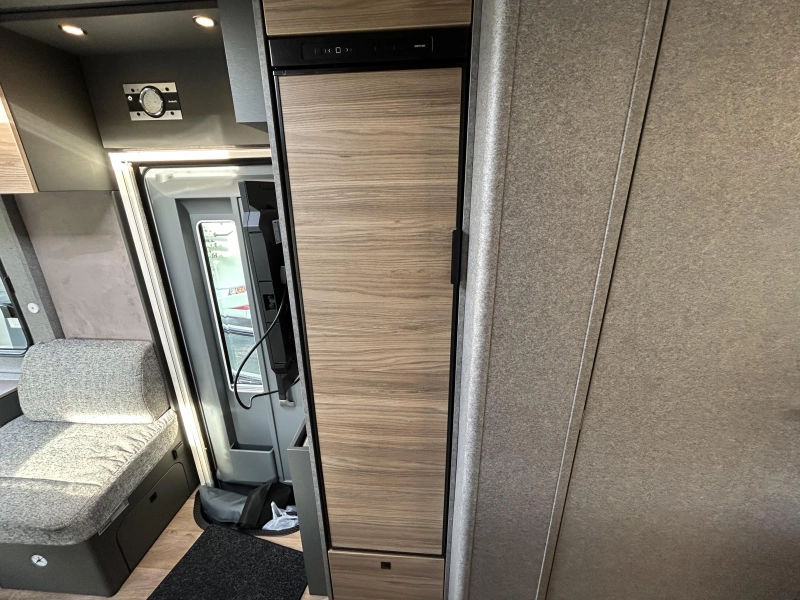 Dethleffs Trend I 7057 EB 180PK Automatic photo: 11