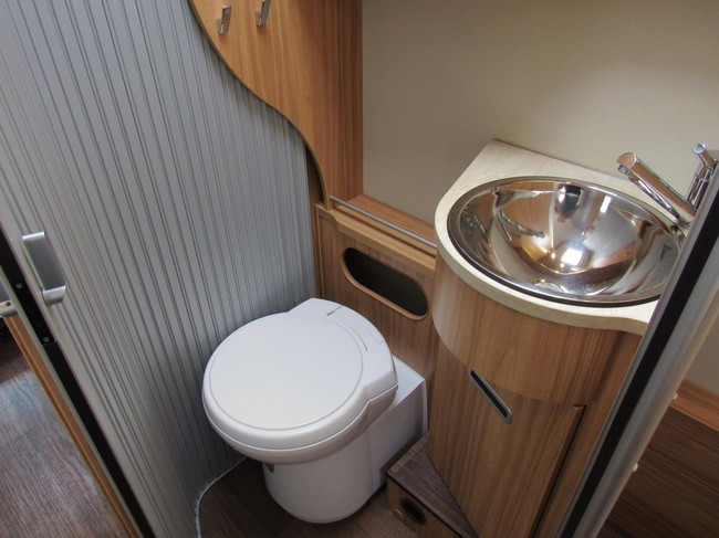 Hymer T598 Semi integraal Queensbed Hefbed bj2018 foto: 8