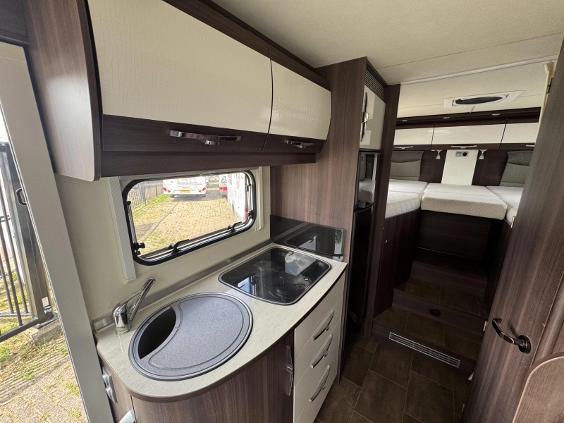 Bürstner Fifty Five 690 T Enkele bedden cruise& enz  foto: 2