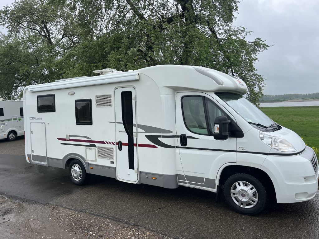 Adria Coral 660 SL enkele bedden 