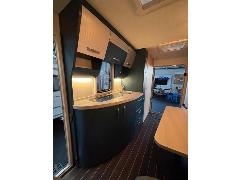 Knaus Sport and Fun 480 QL Mover Cassette awning photo: 10
