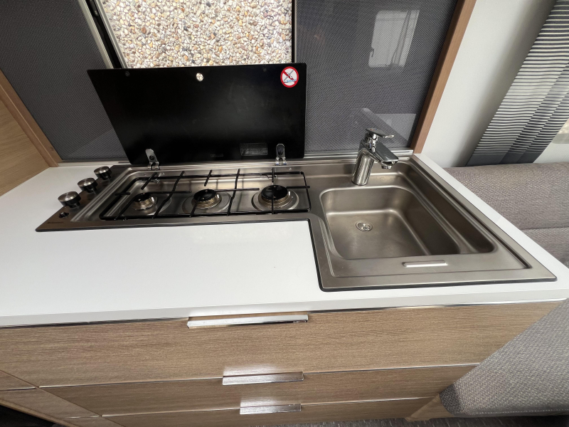 Adria Adora 512 UP Toldo Thule Mover Autom&aacute;tico foto: 8