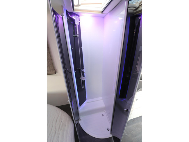 Chausson Titanium 738 XLB QUEENSBED + HEFBED foto: 19