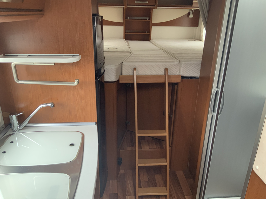 Hymer Exsis-I 674 EX 2.3 MultiJet 160 PK,Integraal,Motor-airco, 2 Lengte-bedden, Hef-bed, Garage, Trekhaak, etc, etc. Camper centrum on the road  foto: 13