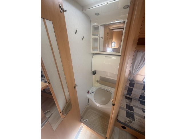Hobby de luxe 400 SF cama transversal 4 plazas avance mover mosquitera estufa truma inodoro foto: 10