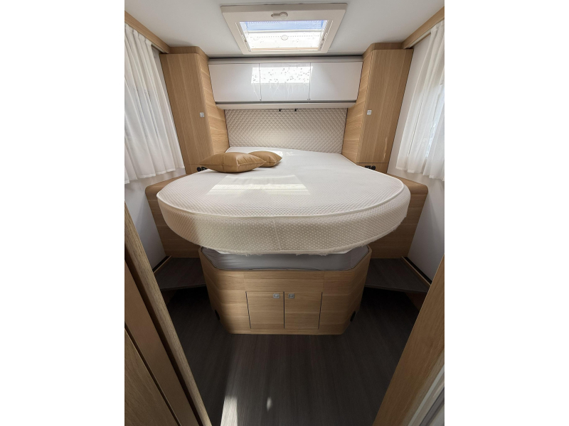 Adria Matrix Plus 670 SC Queensbed - AUTOMAAT  foto: 2