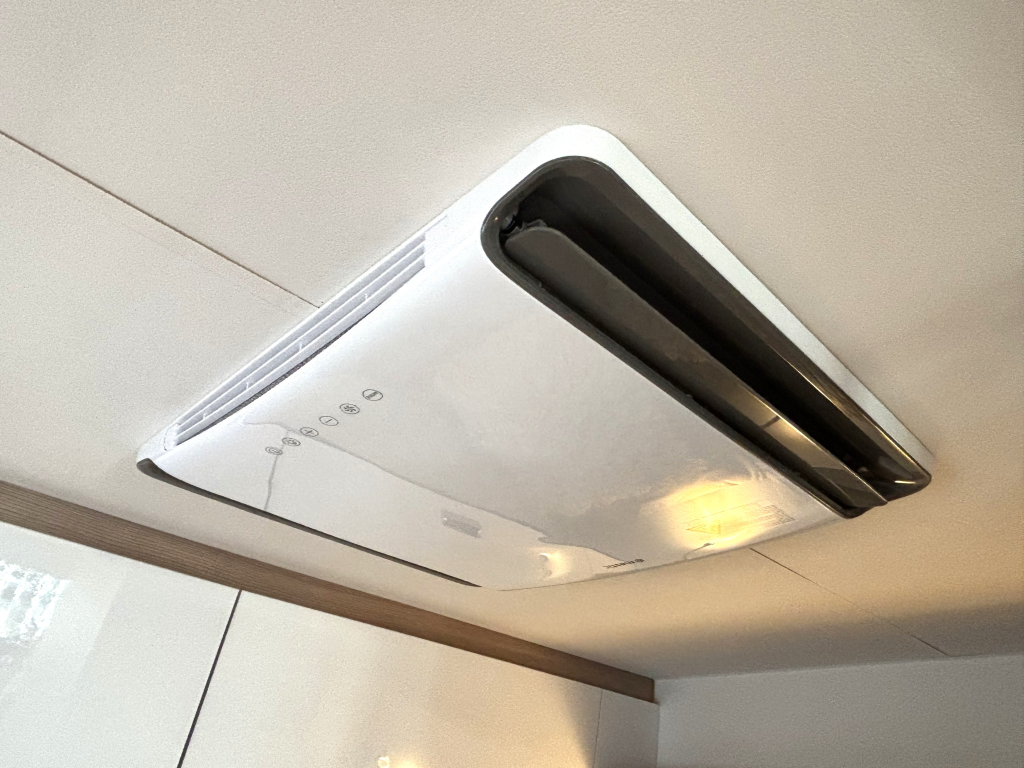 Adria Laika Compact V5 2022 EURO6 TOUTES OPTIONS FIAT8 ! CLIMATISATION DE TOIT photo : 3